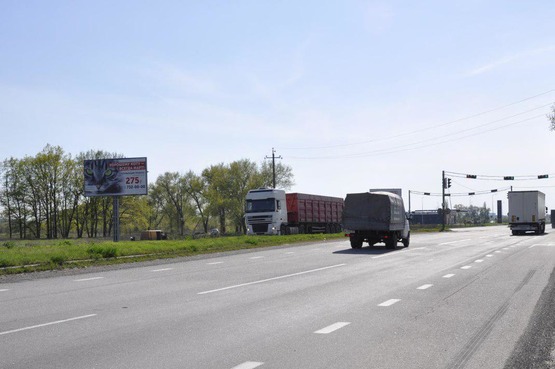 Фото рекламной плоскости по адресу Донецьке шосе, між Метро та Епіцентром, на світлофорі