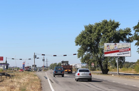 Фото рекламной плоскости по адресу Донецьке шосе, поворот до Епіцентру, світлофор