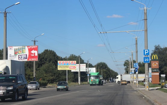 Фото рекламной плоскости по адресу вул. Березинська, навпроти входу в гіпермаркет "Олді", ТЦ "Караван"