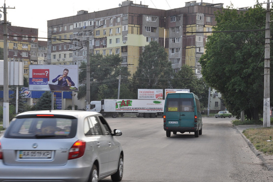 Фото рекламної площини за адресою вул. Калинова - вул. П. Бикова, АЗС Принц, до ТРЦ "Караван"