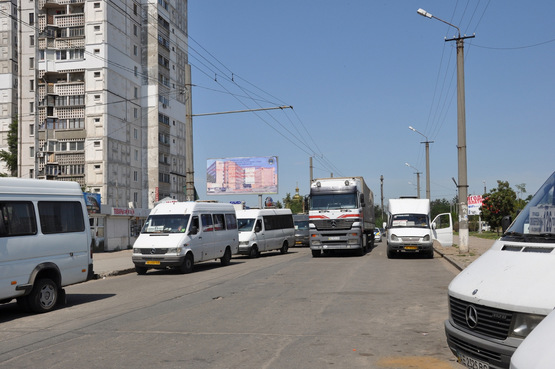 Фото рекламної площини за адресою пр-т Миру, 71-63, біля зупинки громадського транспорту