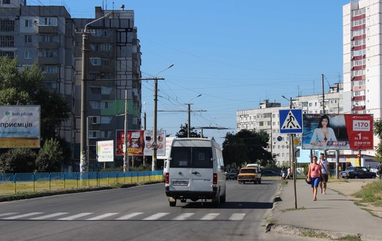 Фото рекламної площини за адресою пр-т Миру - вул. М. Михновського, на повороті з вул. М. Михновського на пр-т Миру
