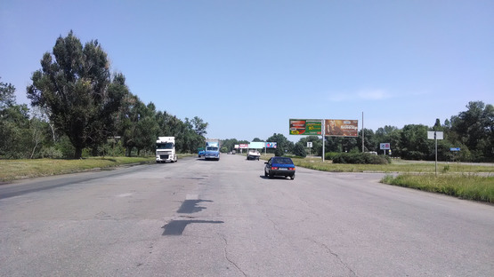 Фото рекламної площини за адресою вул. М. Малиновського, поворот до Придніпровську, розподільник, з центру, правий