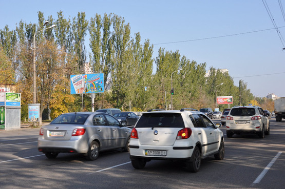 Фото рекламной плоскости по адресу Набережна Перемоги, 44 - вул. Мандриківська, піццерія "Луіджі" (в центр), світлофор