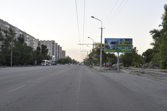 Фото рекламной плоскости по адресу Набережна Перемоги, 2й масив, Приватбанк 2 (в центр)