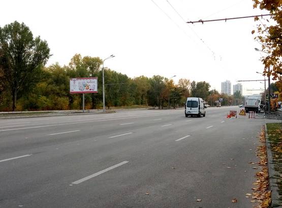 Фото рекламной плоскости по адресу Набережна Перемоги, 2й масив, Приватбанк 2 (з центру)