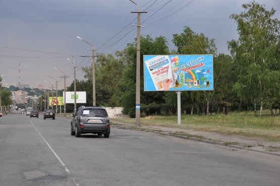 Фото рекламной плоскости по адресу Набережна Перемоги - колишній кінотеатр "Салют" (в центр)