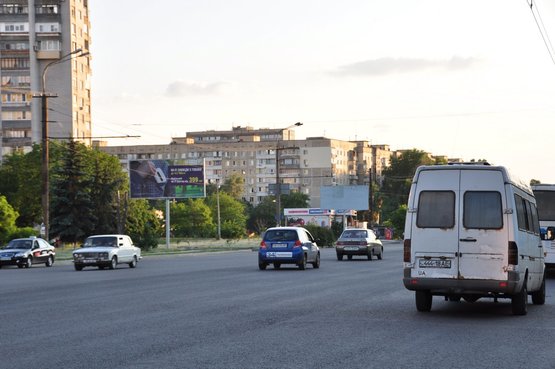 Фото рекламной плоскости по адресу Набережна Заводська - ж. м. Покровський (з центру)