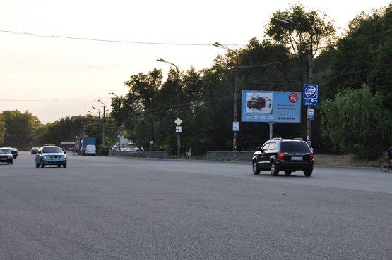 Фото рекламной плоскости по адресу Набережна Заводська - вул. Ю. Кондратюка, АТБ-маркет (з центру)