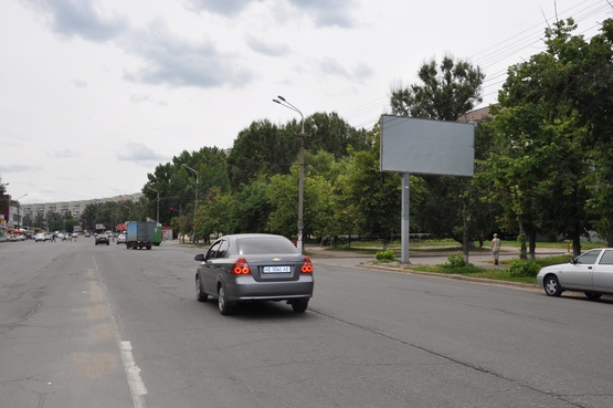 Фото рекламной плоскости по адресу пр-т Героїв, навпроти Varus, Comfy (з центру)