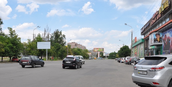 Фото рекламной плоскости по адресу пр-т Героїв, навпроти Varus, Comfy (в сторону кільця)