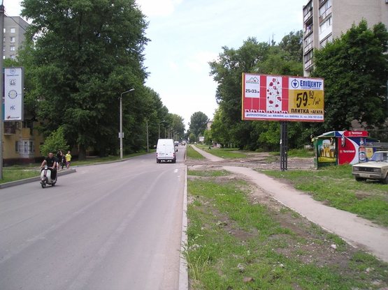 Фото рекламной плоскости по адресу вул. Будівельників, до вул. О. Макарова