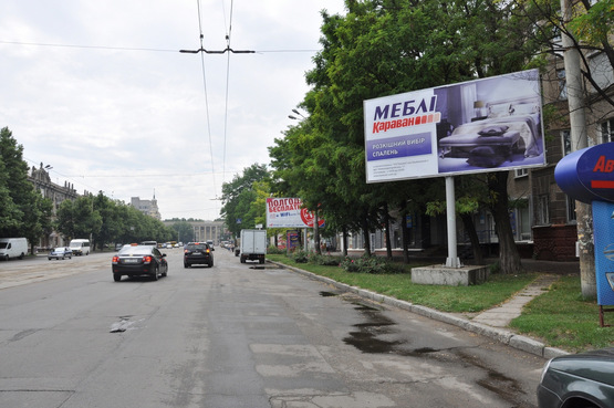 Фото рекламной плоскости по адресу вул. Робоча, 172, в сторону вул. Криворізька
