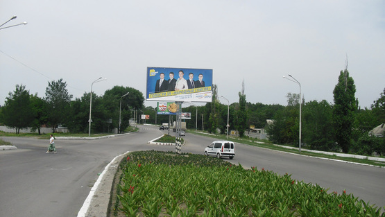 Фото рекламной плоскости по адресу вул. Дніпровська - вул. Луганська, із центру