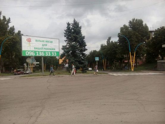 Фото рекламной плоскости по адресу дз04А1,просп. Свободи в районі привокзальної площі, навпроти "Аптеки №63"