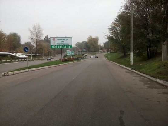 Фото рекламной плоскости по адресу дз35А1,авторозв'язка пр. Гімназичний - вул. Йосипа Манаєнкова - вул. Васильєвська (на роздільній смузі)