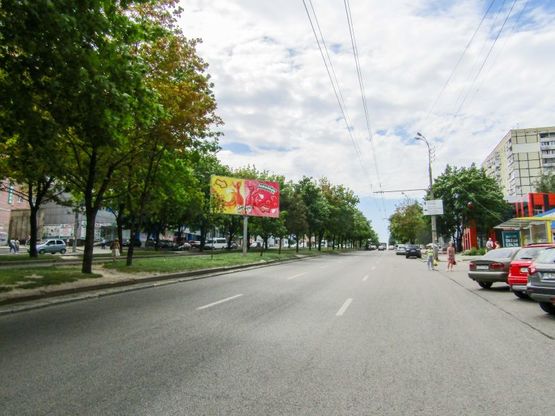 Фото рекламной плоскости по адресу m001A,просп. О.Поля, 82 (магазин Велопланета), біля зупинки, рух вгору