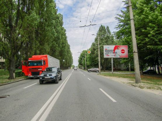 Фото рекламной плоскости по адресу m028A,вул. Криворізька, 10