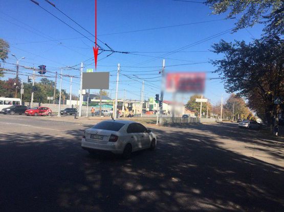 Фото рекламной плоскости по адресу s164B,вул. Робоча, навпроти буд. №84 (розподілювач), на світлофорі