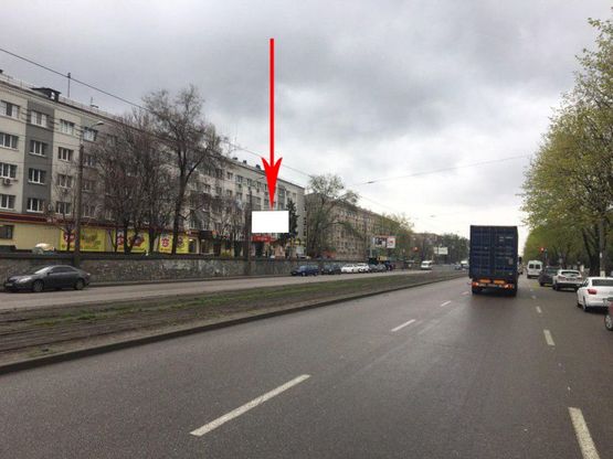 Фото рекламної площини за адресою t080B,просп. Богдана Хмельницького, 16, біля входу у Варус