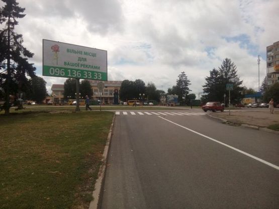 Фото рекламной плоскости по адресу дз04А2,просп. Свободи в районі привокзальної площі, навпроти "Аптеки №63"