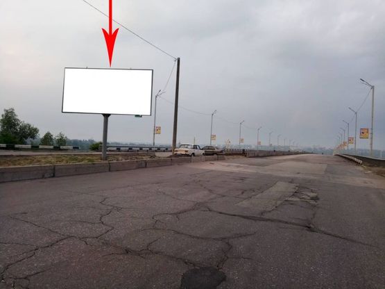 Фото рекламной плоскости по адресу дз14А1,Мостовий перехід через Дніпро, на розділовій смузі(2), рух з лівого на правий берег