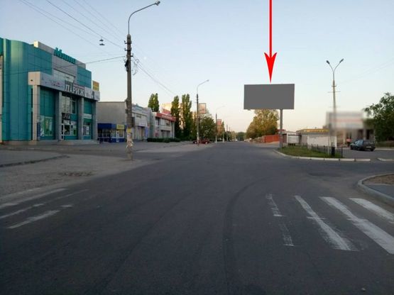 Фото рекламной плоскости по адресу дз20Б,бульв. Будівельників, навпроти буд. №26 (ТЦ Терра, супермаркет ВАРУС)