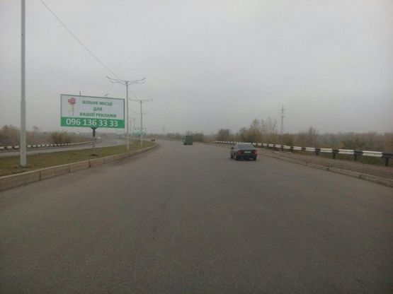 Фото рекламной плоскости по адресу дз38А2,мостовий перехід через р. Дніпро (на розділовій смузі)(4) рух з правого на лівий берег