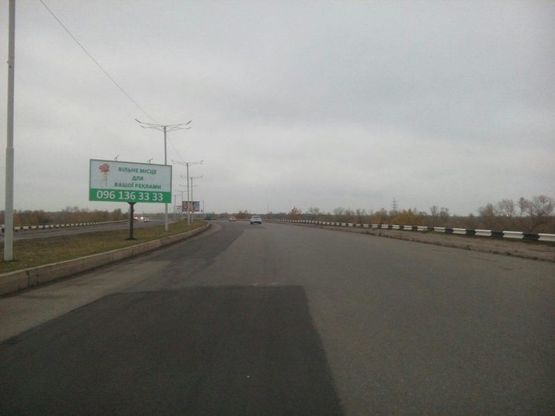 Фото рекламной плоскости по адресу дз40А2,мостовий перехід через р. Дніпро (на розділовій смузі)(6) рух з правого на лівий берег