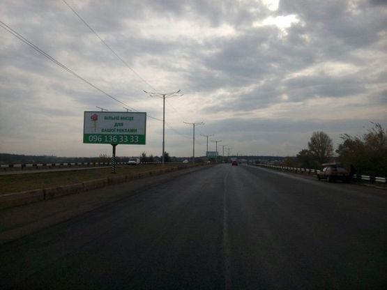 Фото рекламной плоскости по адресу дз42А1,мостовий перехід через р. Дніпро (на розділовій смузі)(8) рух з лівого на правий берег