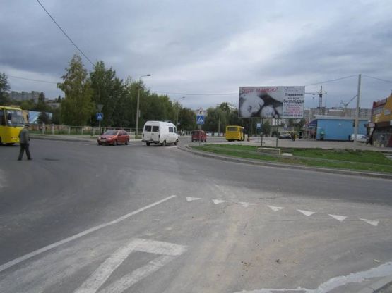Фото рекламной плоскости по адресу м. Рівне, вул. Є.Коновальця, перехрестя з вул. А.Мельника