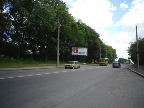 Фото рекламной плоскости по адресу м. Рівне,  вул. Київська,  навпроти будинку №108