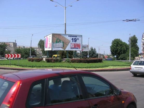 Фото рекламной плоскости по адресу м. Рівне, кільце на перехресті вул. Відінської та вул. Курчатова
