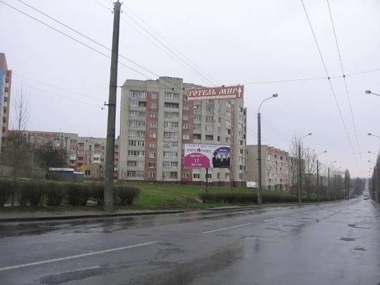 Фото рекламной плоскости по адресу м. Рівне, вул. Соборна, поруч з будинком №446