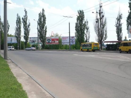 Фото рекламной плоскости по адресу м. Рівне, вул. Соборна, перехрестя з вул. Млинівською
