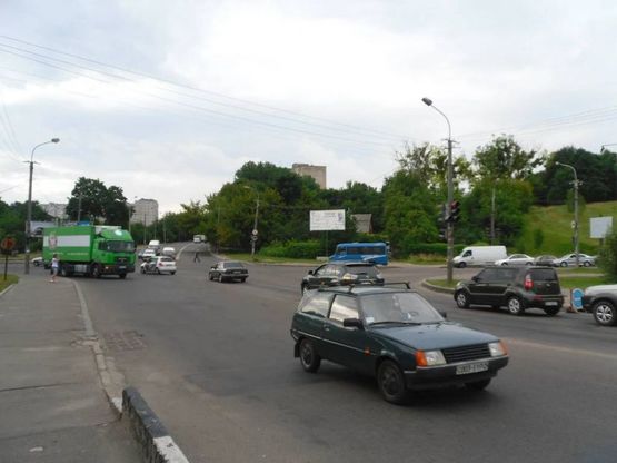 Фото рекламной плоскости по адресу м. Рівне, вул. Кн. Володимира, в районі перехрестя з вул. Литовською
