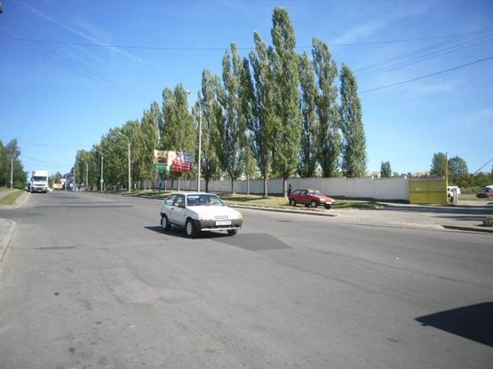 Фото рекламной плоскости по адресу м. Рівне, вул. Шухевича, навпроти будинку №2