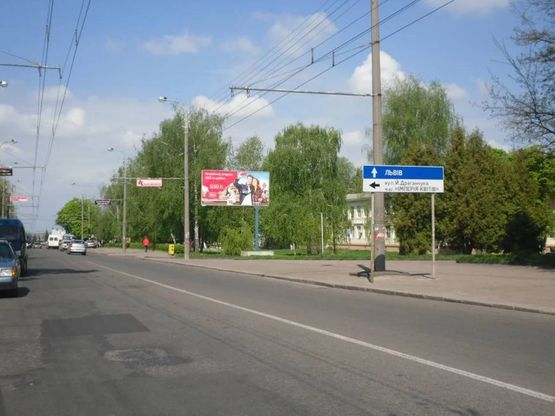 Фото рекламной плоскости по адресу м. Рівне, вул. Курчатова, 3