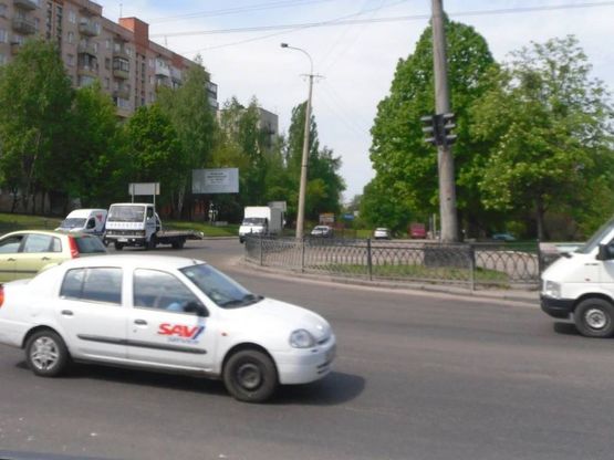 Фото рекламной плоскости по адресу м. Рівне, вул. С. Бандери, в районі перехрестя з вул. Д.Галицького