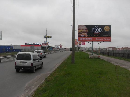 Фото рекламної площини за адресою м. Рівне, вул. Макарова, навпроти будинку №21