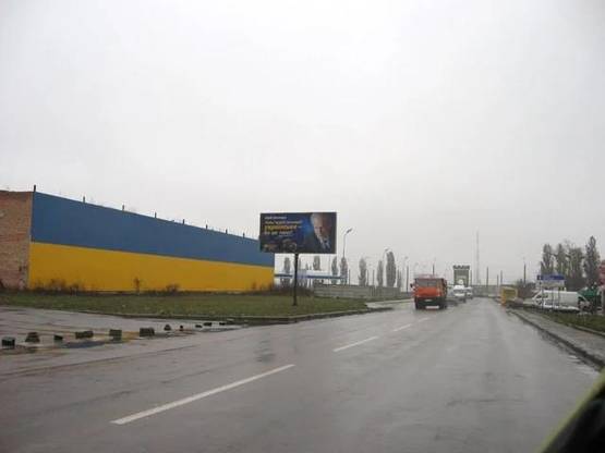 Фото рекламної площини за адресою м. Рівне, вул. Млинівська, 30