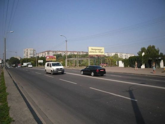 Фото рекламної площини за адресою м. Рівне, вул. Київська, поруч із зупинкою Обласна лікарня