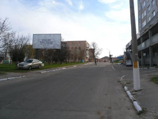 Фото рекламної площини за адресою м. Острог,  вул. Татарська, навпроти буд. №2