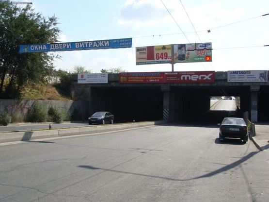 Фото рекламной плоскости по адресу вул.Перемоги - Вознесенівський ринок(міст), обличчям до ринку, права площина