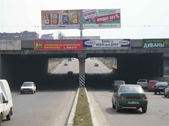 Фото рекламной плоскости по адресу вул.Перемоги - Вознесенівський ринок(міст), обличчям до ринку, права площина