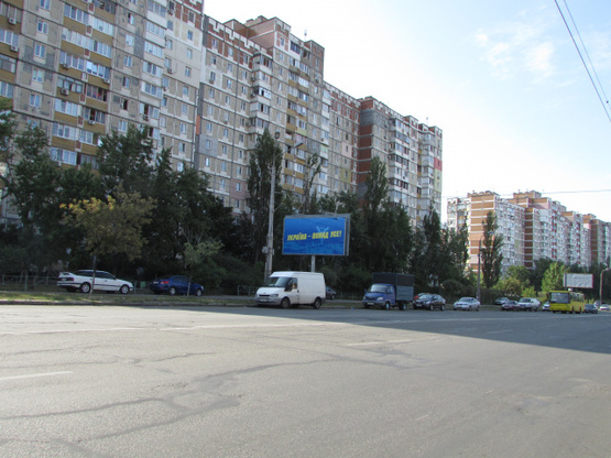Фото рекламної площини за адресою Маяковського Володимира проспект, 40 (після Спортлайф Троещина, ліворуч)
