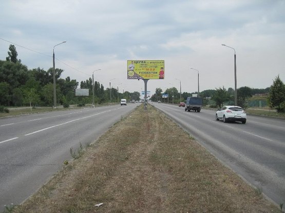 Фото рекламной плоскости по адресу Набережна магістраль - вул.Бульварна, АЗС, напрямок руху до порту