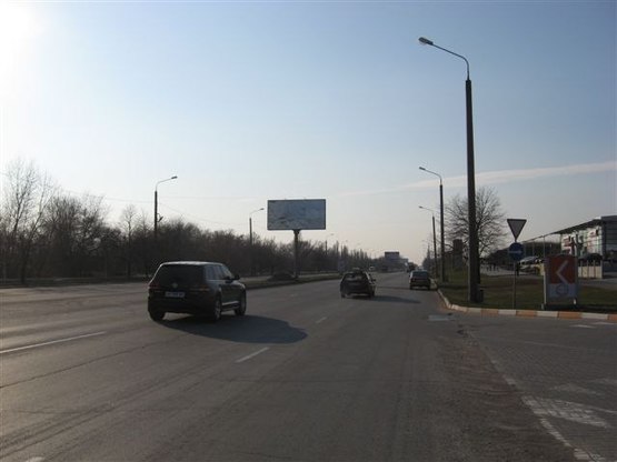 Фото рекламної площини за адресою Набережна магістраль – АЗС Укртатнафта, автосалон "Міцубісі", напрямок руху до порту