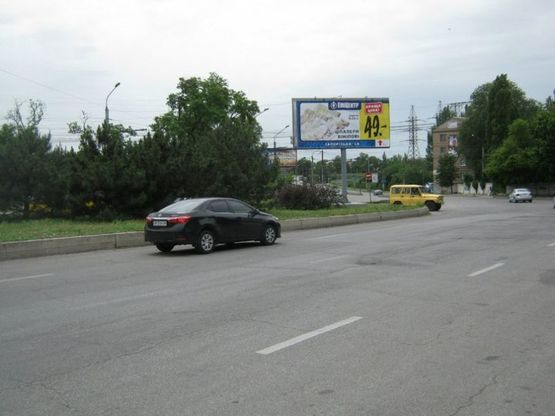 Фото рекламної площини за адресою пр.Металургів -д.21, напрямок руху від пр.Соборного