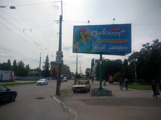 Фото рекламной плоскости по адресу вул. Першотравнева - бул. Пушкіна